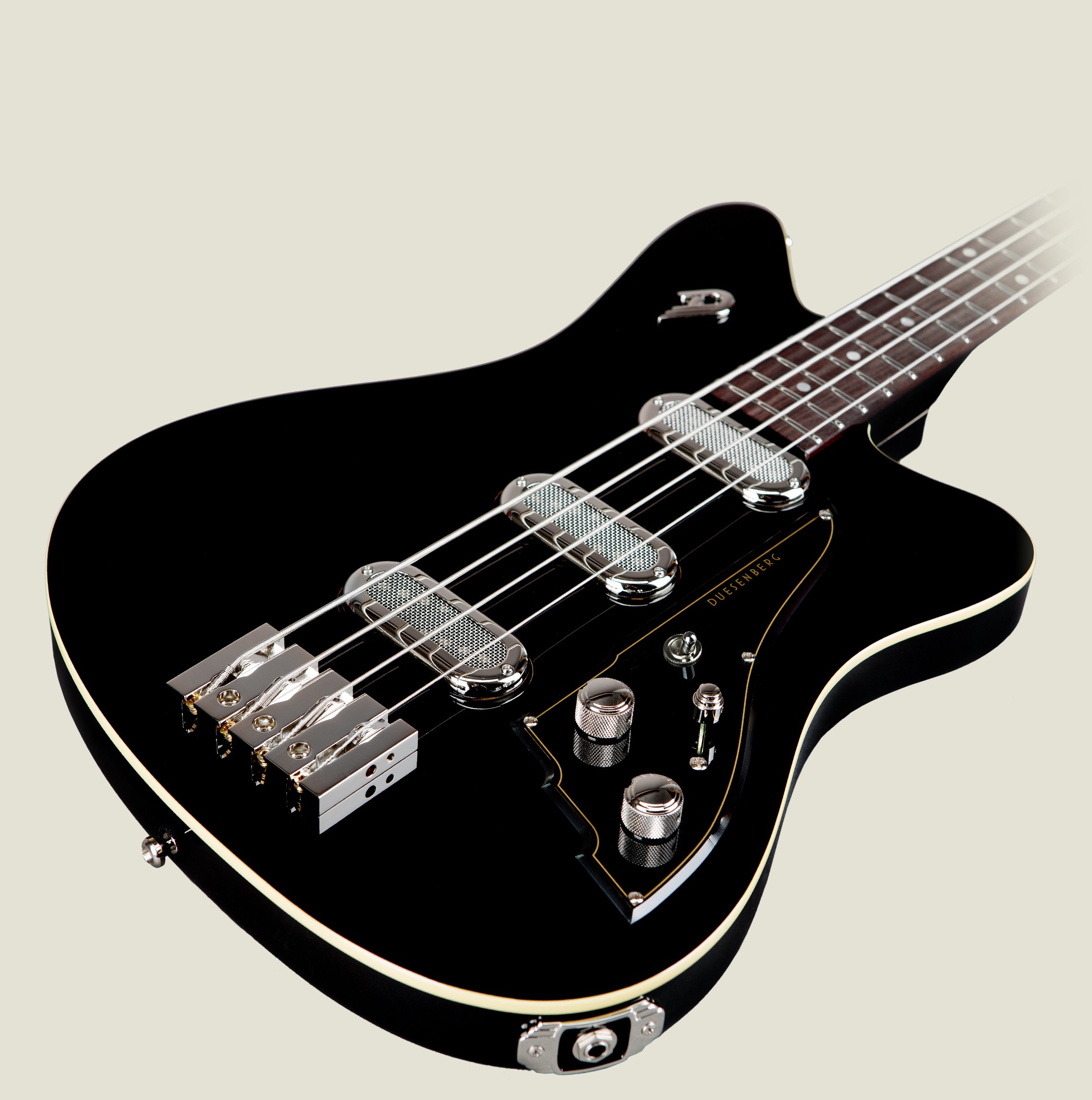 DBT-LAYOUT-03.jpg Angled view of the Duesenberg Triton Bass in Black