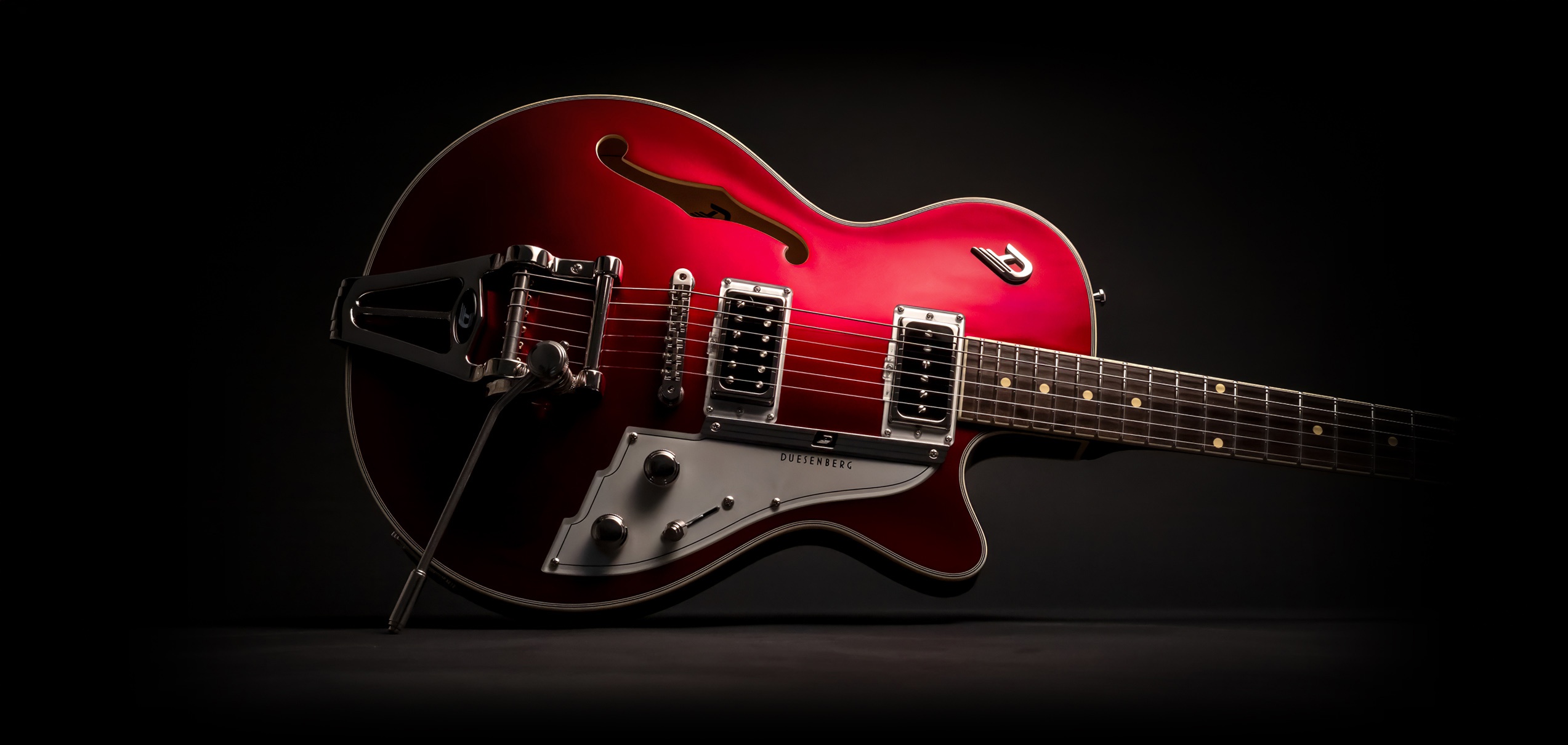 Duesenberg Starplayer TV Balboa Pearl Red on Dark Background