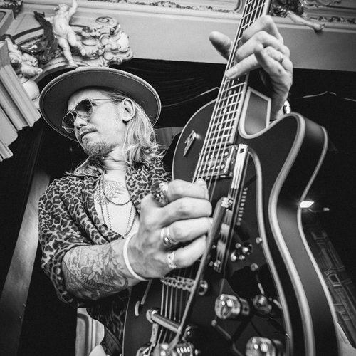 Duesenberg Artist Jay Nowakowski with his Starplayer TV