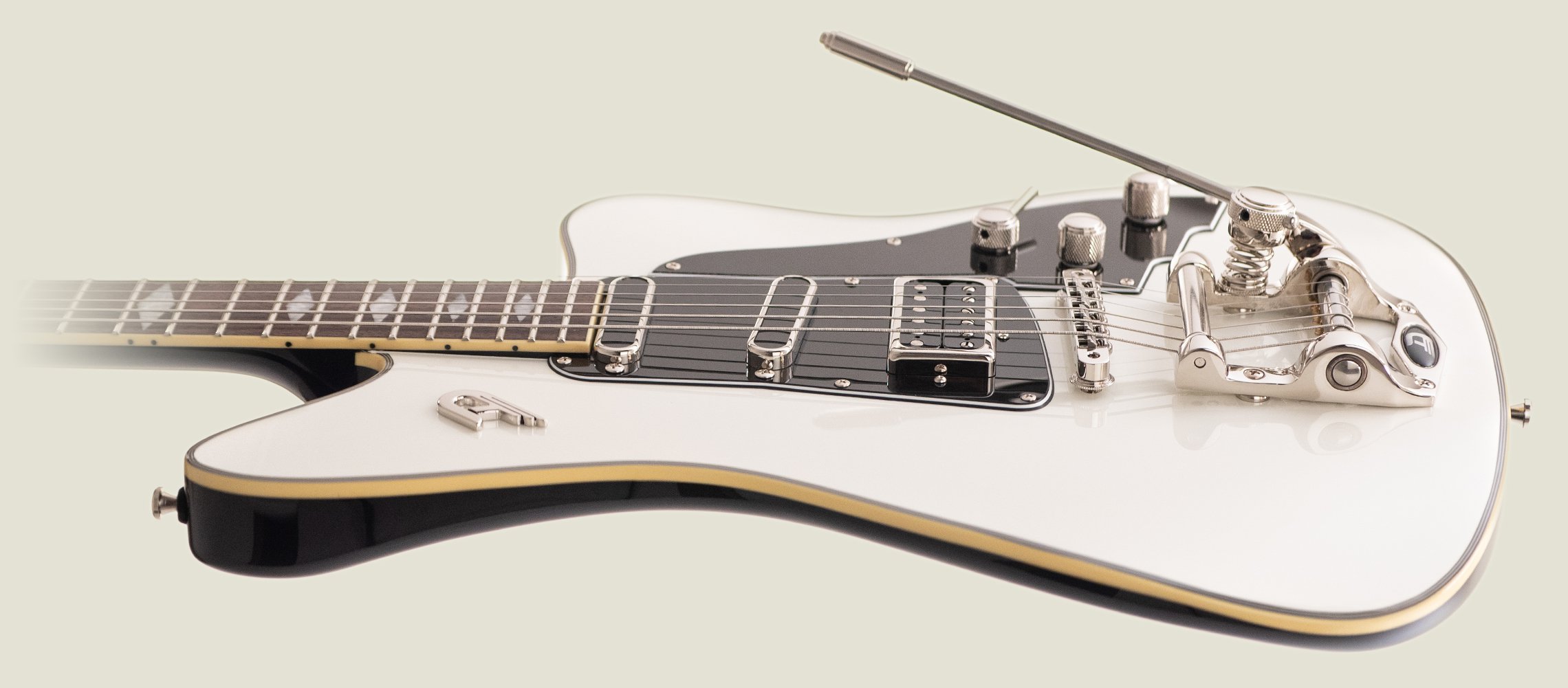 Image of the Duesenberg Paloma in White from the side on a light background