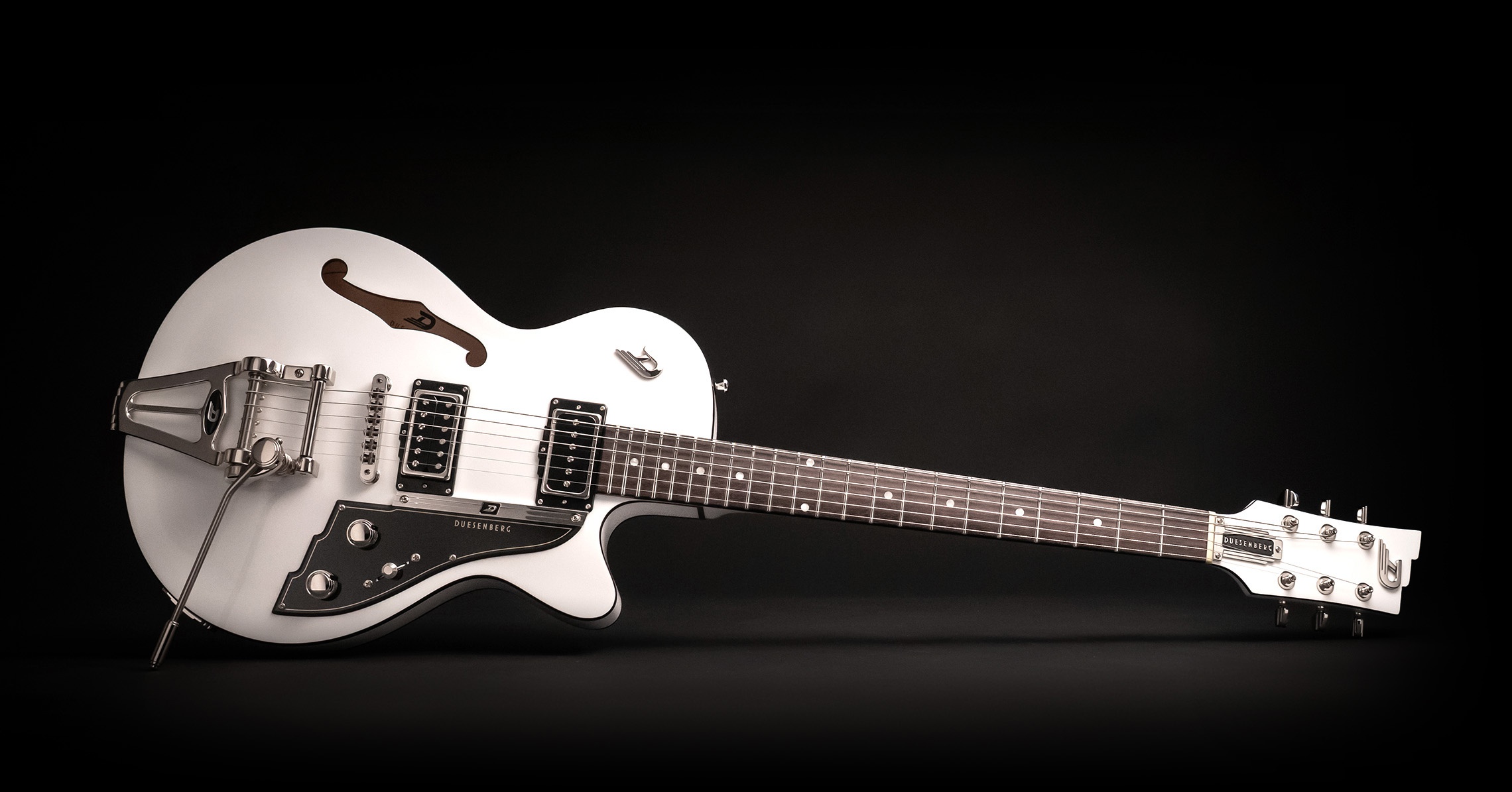 Duesenberg Starplayer TV Everest White standing on its side on a dark background