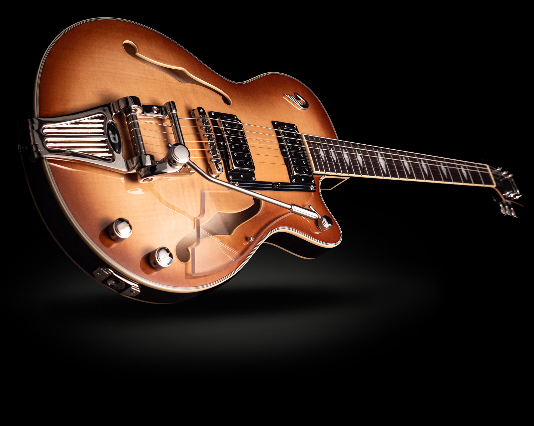 Duesenberg Starplayer TV DLX Light Antique Burst on dark background