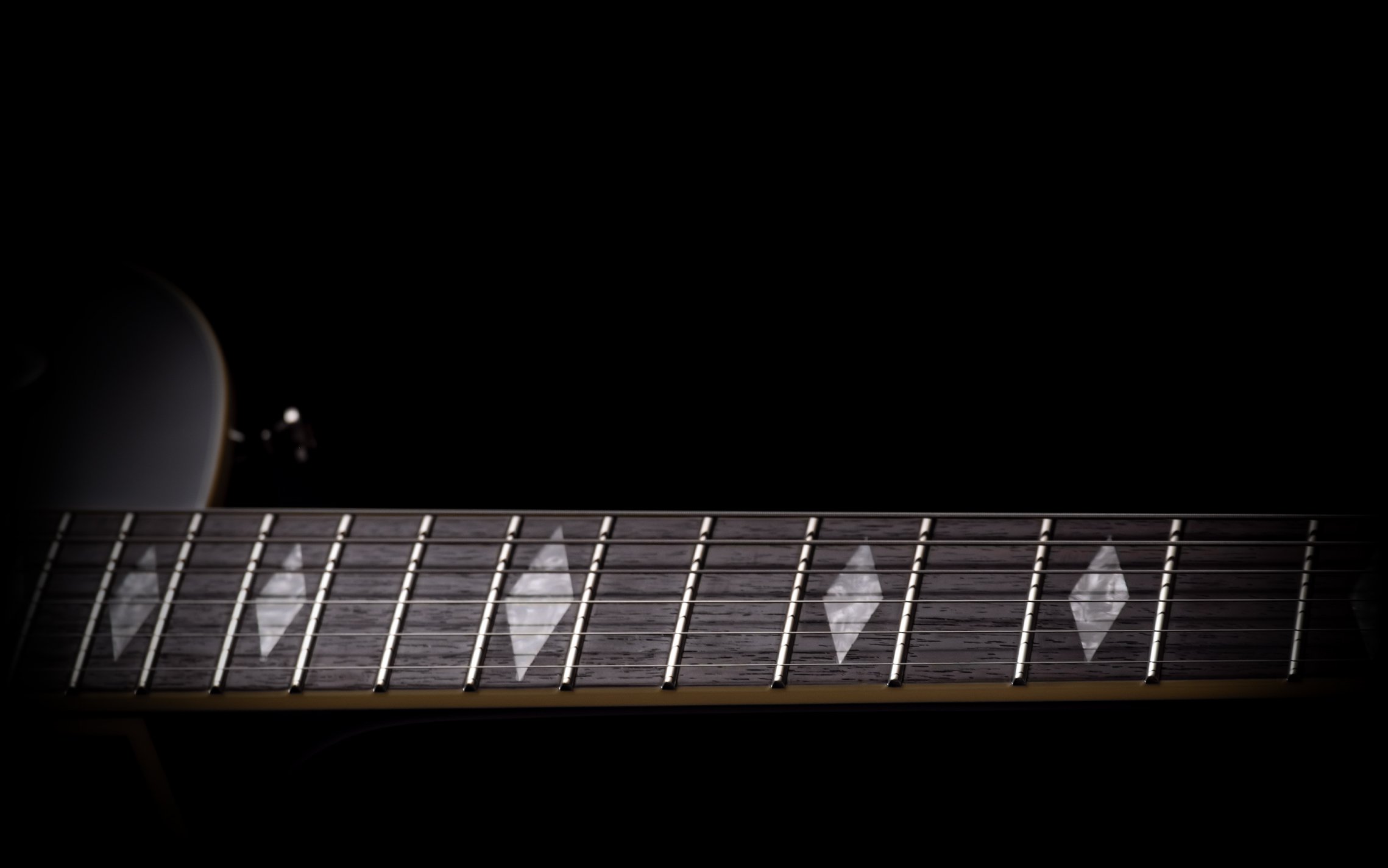 Image of the fretboard of the Starplayer TV DLX