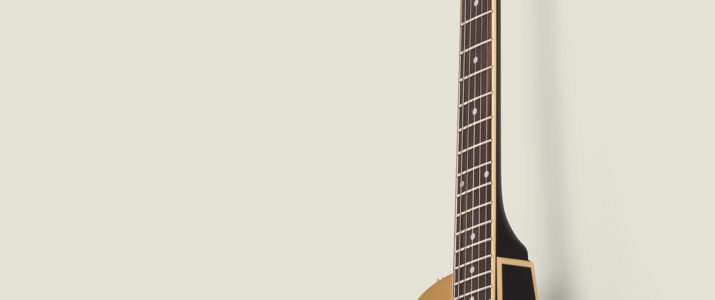 E-Gitarre Solidbody klassisches St-Design Neu Zubehör G 52 orange Vibrato 