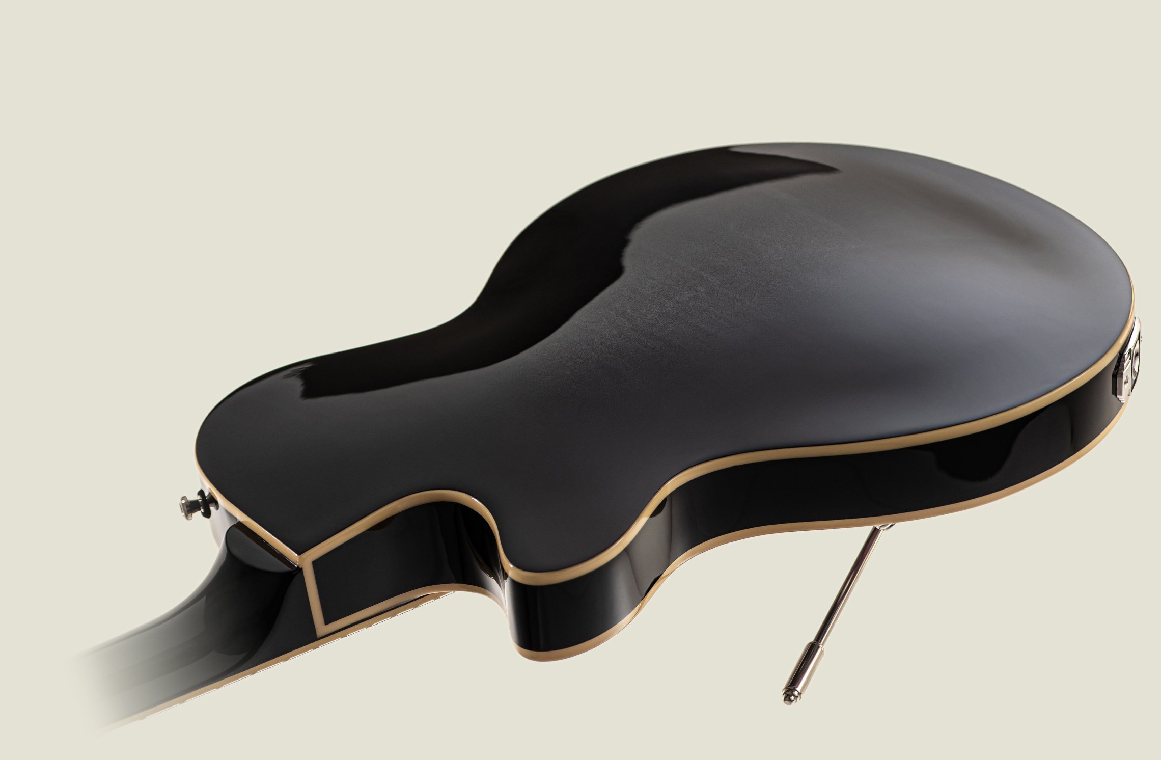 Angled view of the backside of the Duesenberg Starplayer TV showing the flamed maple back