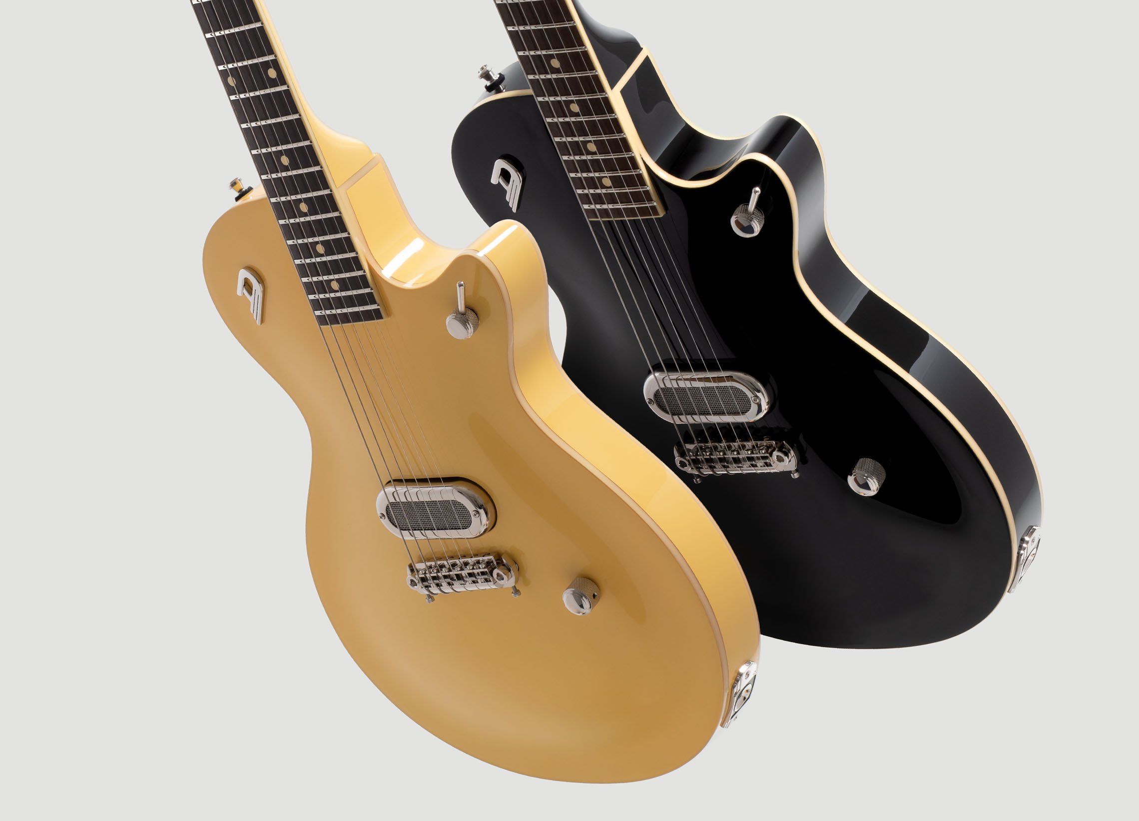 LAYOUT-Senior_01.jpg Detail image of the Duesenberg Senior in Blonde and Black