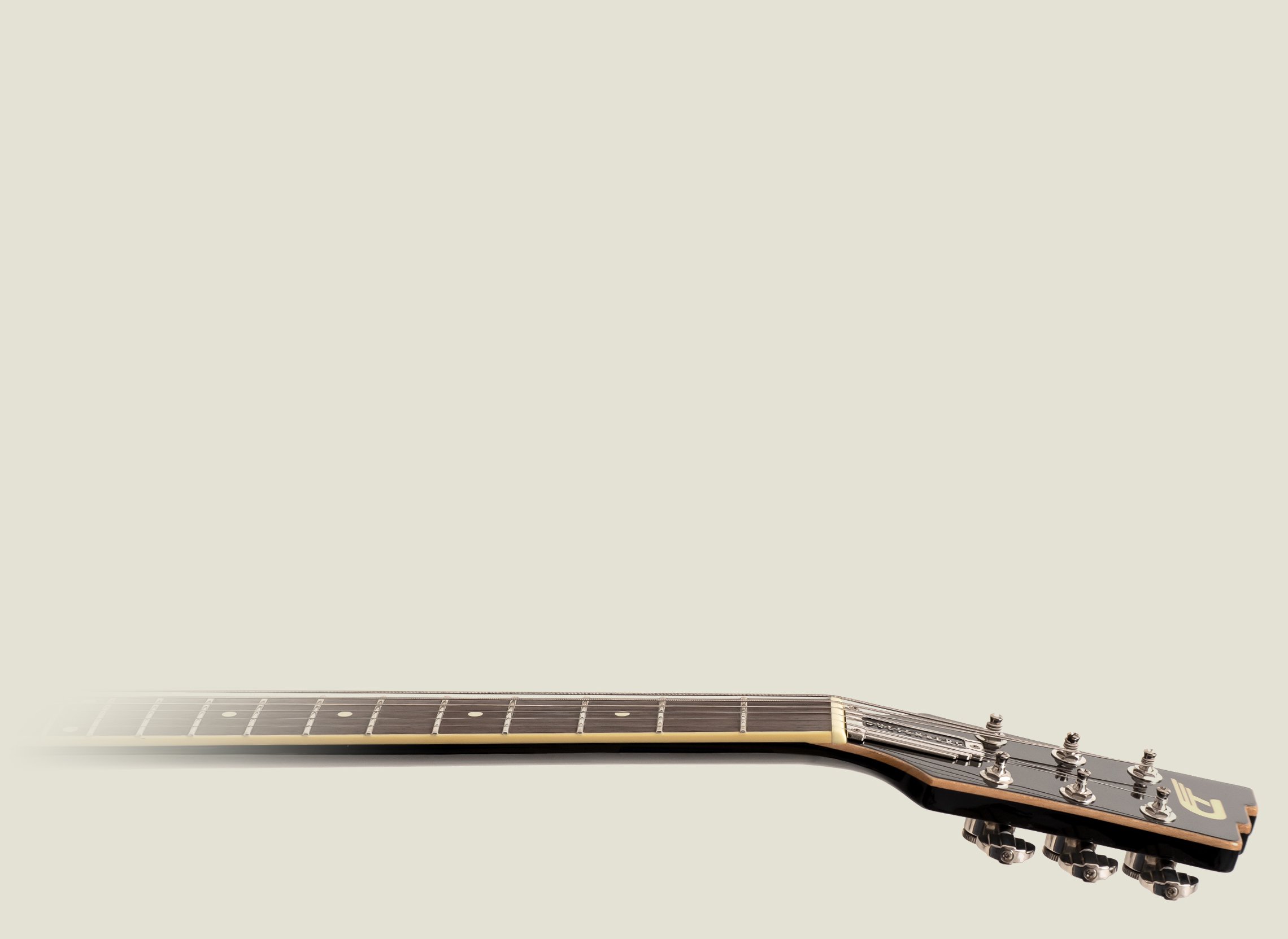 SNIPPET_PLEK_Light1(img-bottom)_DESKTOP_DE.jpg Ansicht des geplekten Duesenberg Griffbrettes