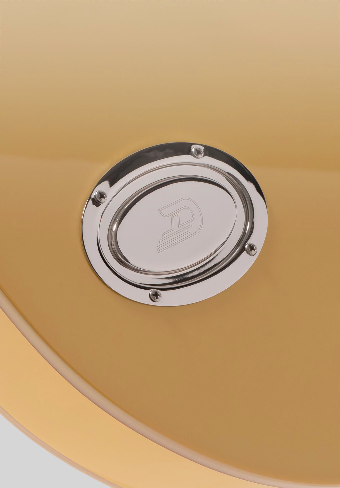 Senior_Detail03.jpg Detail image of the Duesenberg Senior Electronics Cover